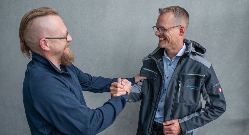 Hand in Hand - ein Motto, das die Demmel AG und KraussMaffei verbindet.