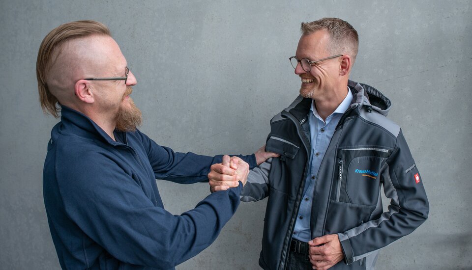 Hand in Hand - ein Motto, das die Demmel AG und KraussMaffei verbindet.