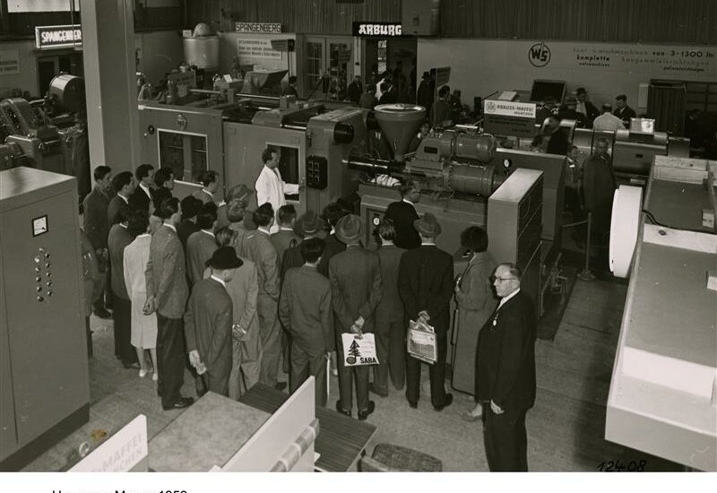 Krauss-Maffei injection molding technology presented at Hannover Messe 1959