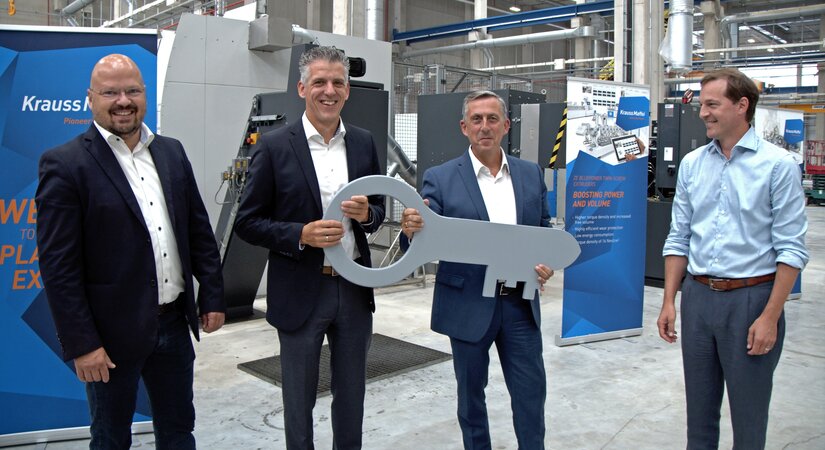 New KraussMaffei plant in Laatzen: Project developer VGP hands over keys